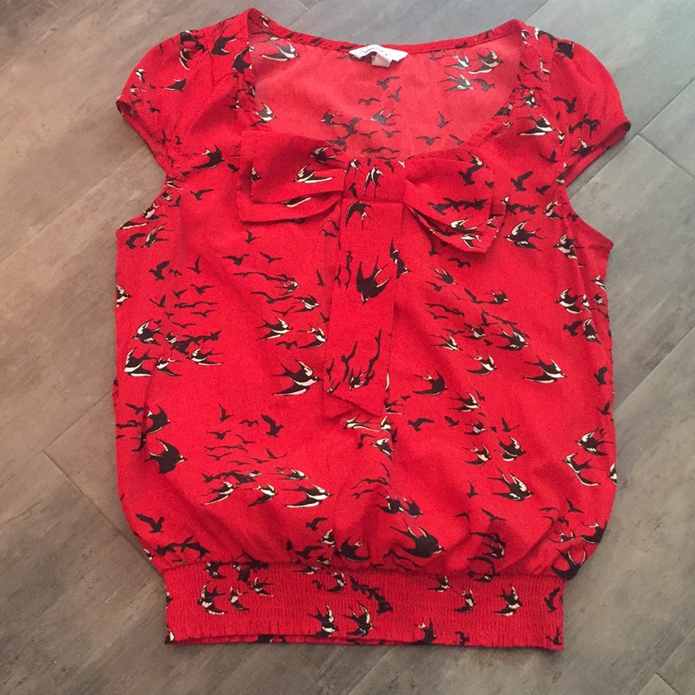 Beautiful top!  Darling detail, sz. M, runs small